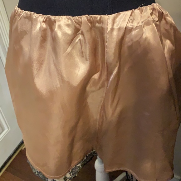Sheer flowered skirt with lining - Picture 8 of 8